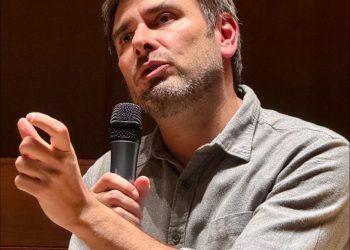 La salute di Di Battista non cancella le responsabilità: la critica resta, l’augurio di guarigione anche