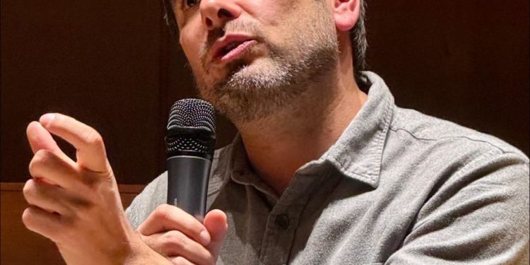 La salute di Di Battista non cancella le responsabilità: la critica resta, l’augurio di guarigione anche