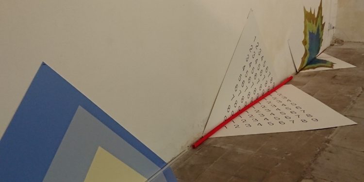 L’asta rossa che divide il mondo: note su “Finale i” a Carrara