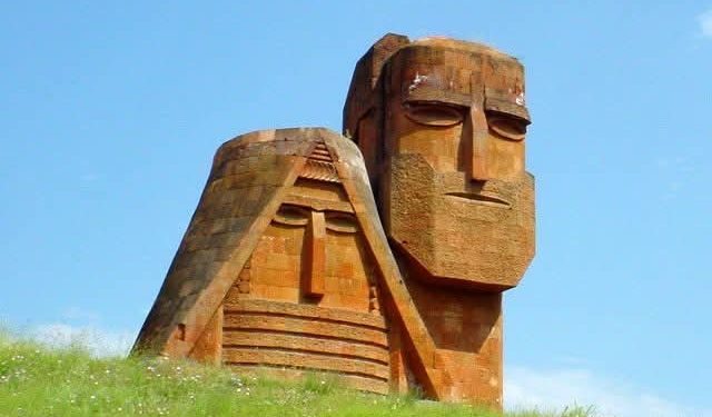 Nagorno-Karabakh, l’affondo di Čarnogurský a Pellegrini: «La Slovacchia non chiuda gli occhi»