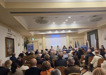 Toscana, FdI presenta il conto a Giani: sanità in rosso, fabbriche in fuga, Fi-Pi-Li al palo. Tomasi: si vince con civici e terzo settore