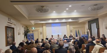 Toscana, FdI presenta il conto a Giani: sanità in rosso, fabbriche in fuga, Fi-Pi-Li al palo. Tomasi: si vince con civici e terzo settore