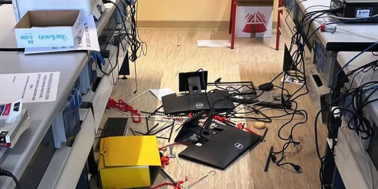 Fermi-Da Vinci di Empoli, una scuola devastata: quando la protesta calpesta il bene comune
